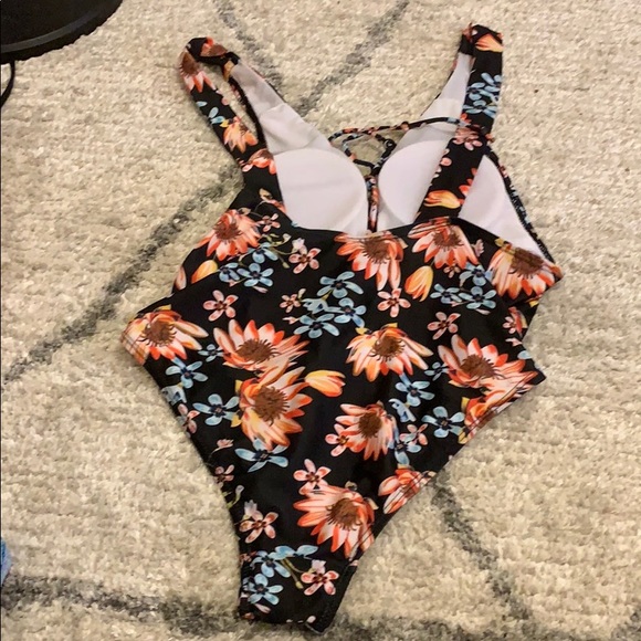 One piece - Picture 4 of 4